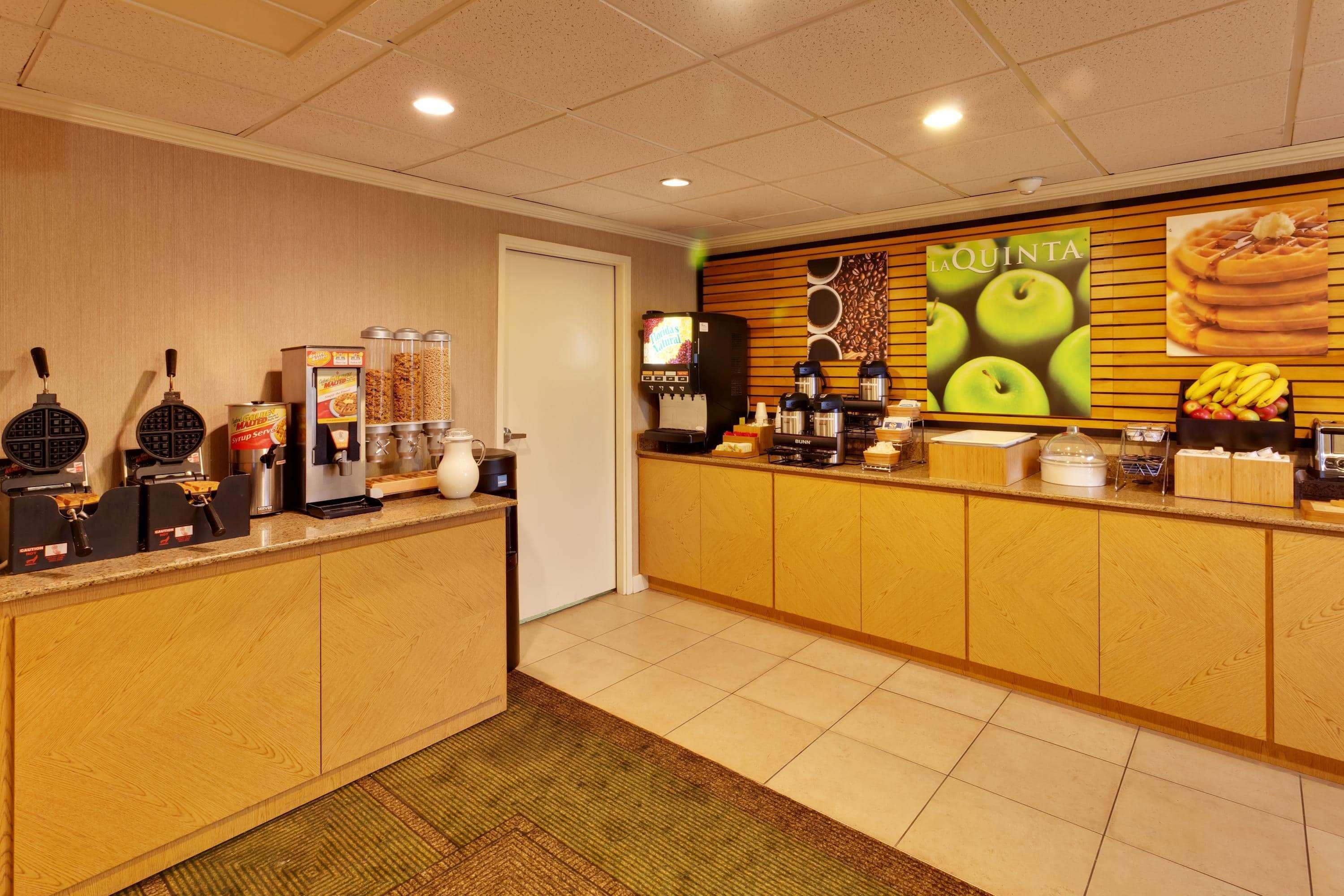 Hotel La Quinta By Wyndham Plattsburgh Zewnętrze zdjęcie
