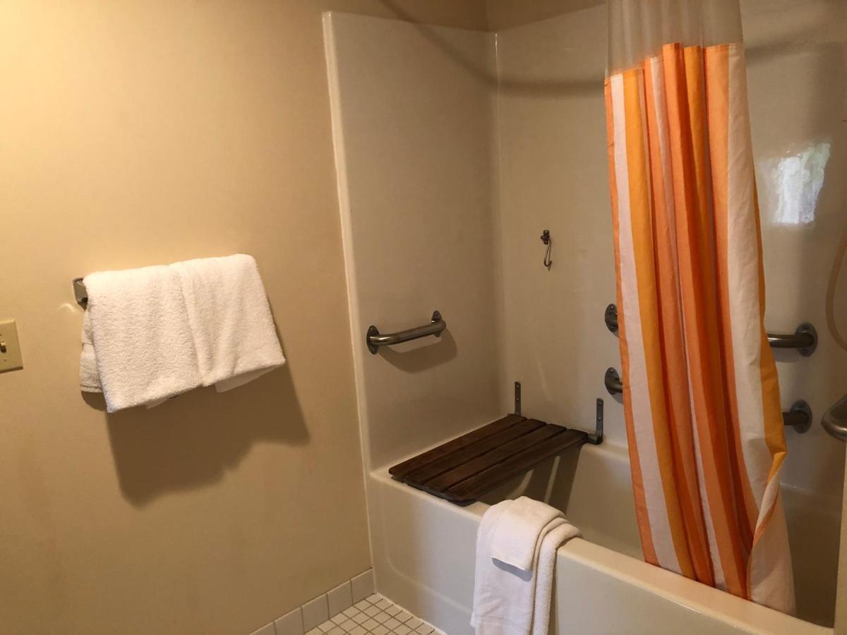 Hotel La Quinta By Wyndham Plattsburgh Zewnętrze zdjęcie